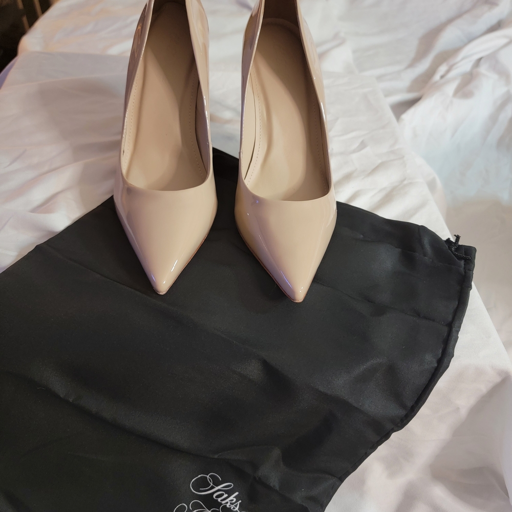 Saks Fifth Avenue, Size 9, Nude with 3 1/2 inch Heel